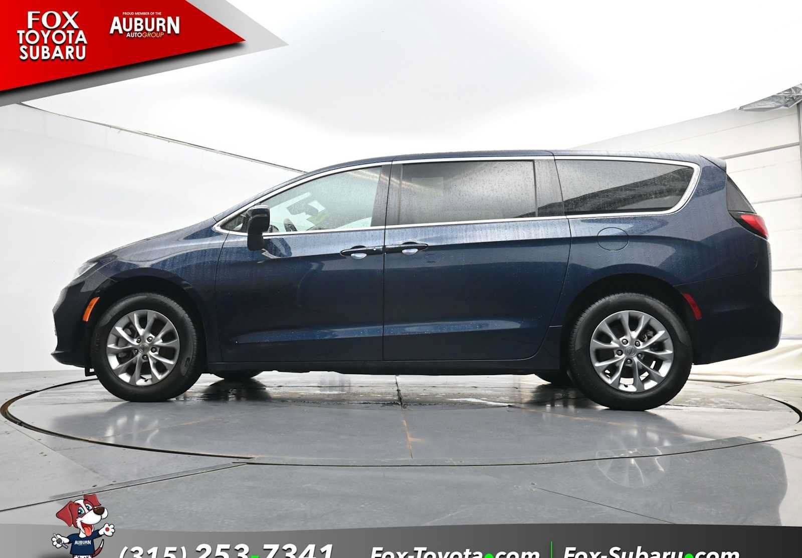 Used 2023 Chrysler Pacifica Touring-L AWD/4WD image 25