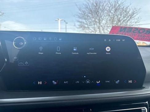 Used 2024 Chevrolet Traverse LT w/ Enhanced Driving Package image 35