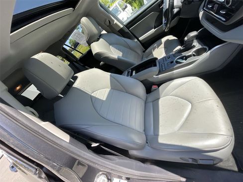 Used 2021 Toyota Highlander XLE AWD/4WD image 21