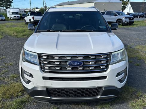 Used 2016 Ford Explorer XLT w/ Equipment Group 202A AWD/4WD image 3