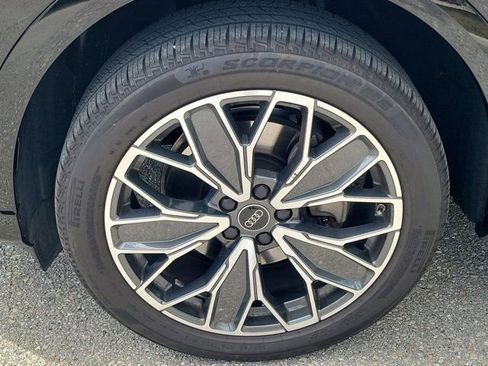 Certified 2025 Audi Q5 Premium Plus w/ Premium Plus AWD/4WD image 9