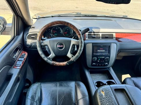 Used 2013 GMC Yukon XL SLT AWD/4WD image 24