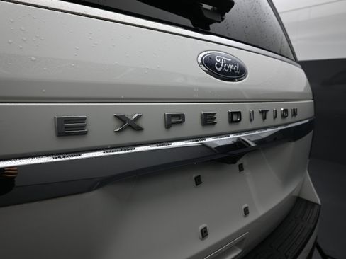 Used 2023 Ford Expedition King Ranch image 13