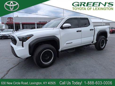 Used 2025 Toyota Tacoma TRD Off-Road w/ TRD Off Road Premium Package AWD/4WD image 1