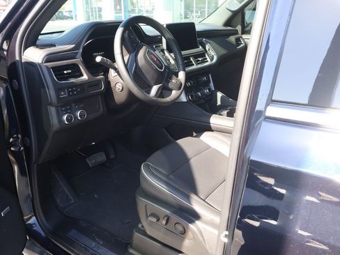 Used 2024 GMC Yukon XL SLT w/ SLT Luxury Package AWD/4WD image 11