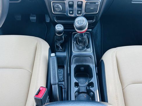 Used 2021 Jeep Wrangler Sport AWD/4WD image 17