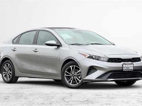 Used 2023 Kia Forte LXS image 2