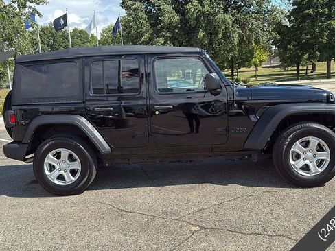 Used 2022 Jeep Wrangler Unlimited Sport image 2