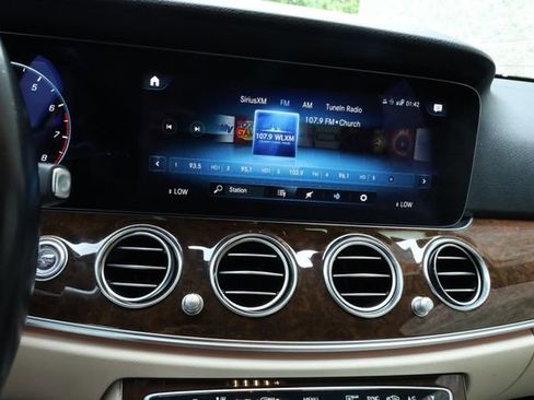 Used 2021 Mercedes-Benz E 350 Sedan image 4