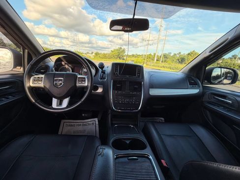 Used 2017 Dodge Grand Caravan GT FWD image 14