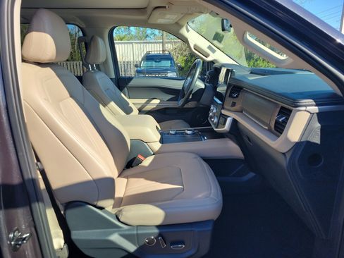Used 2024 Ford Expedition Max Limited image 7