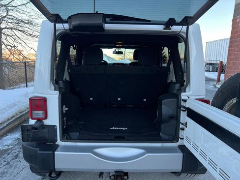 Used 2014 Jeep Wrangler Unlimited Sahara w/ Connectivity Group image 9