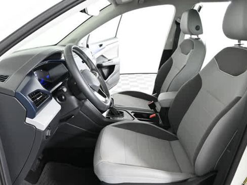 Used 2023 Volkswagen Taos SE w/ Panoramic Sunroof Package FWD image 19