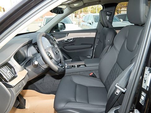 New 2026 Volvo XC90 B6 Plus w/ Protection Package Premier image 17