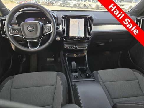 Used 2024 Volvo XC40 B5 Core image 24