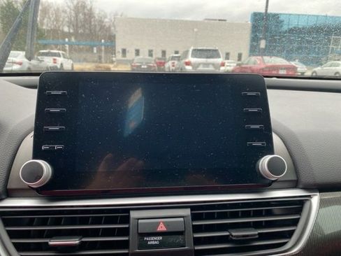 Used 2018 Honda Accord Sport image 11