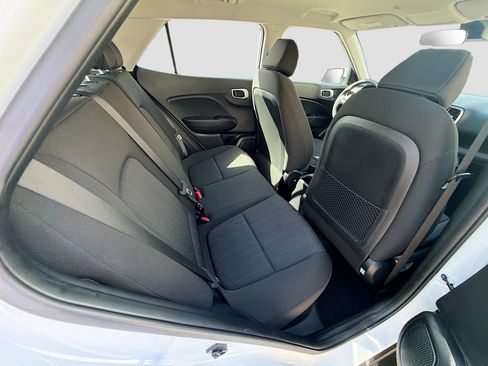 Used 2022 Hyundai Venue SE FWD image 25