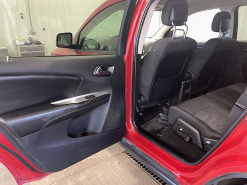 Used 2014 Dodge Journey SXT w/ Comfort/Convenience Group AWD/4WD image 18