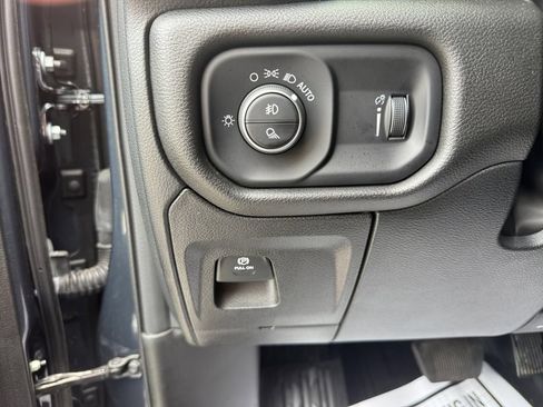 Used 2025 RAM 1500 Warlock AWD/4WD image 37