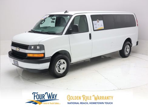 Used 2017 Chevrolet Express 3500 LT w/ LT Preferred Equipment Group RWD image 8