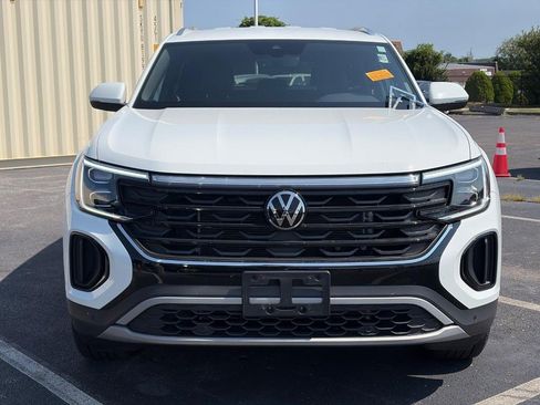 Used 2024 Volkswagen Atlas Cross Sport SE AWD/4WD image 2
