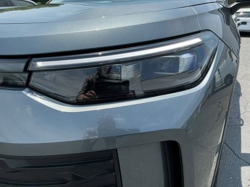 Certified 2025 Volkswagen Tiguan SE image 26