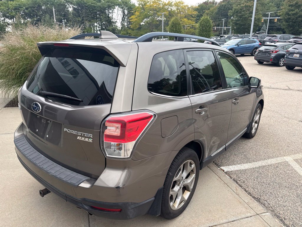 Used 2017 Subaru Forester 2.5i Touring AWD/4WD image 2