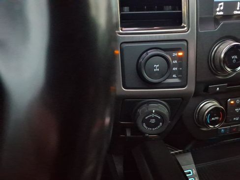 Used 2018 Ford F150 Raptor w/ Equipment Group 802A Luxury image 17