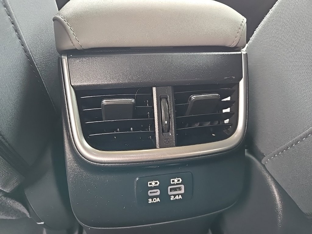 Used 2024 Subaru Outback Premium AWD/4WD image 37