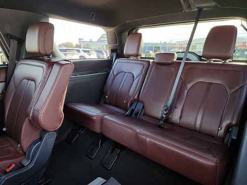 Used 2024 Ford Expedition Limited image 5