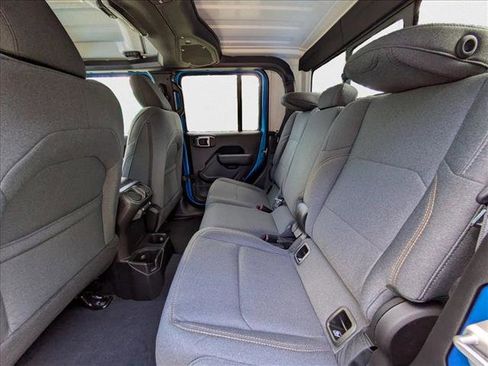 New 2025 Jeep Gladiator Sport image 17