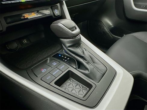 Used 2023 Toyota RAV4 XLE Premium image 16