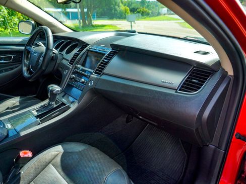 Used 2010 Ford Taurus SHO image 27