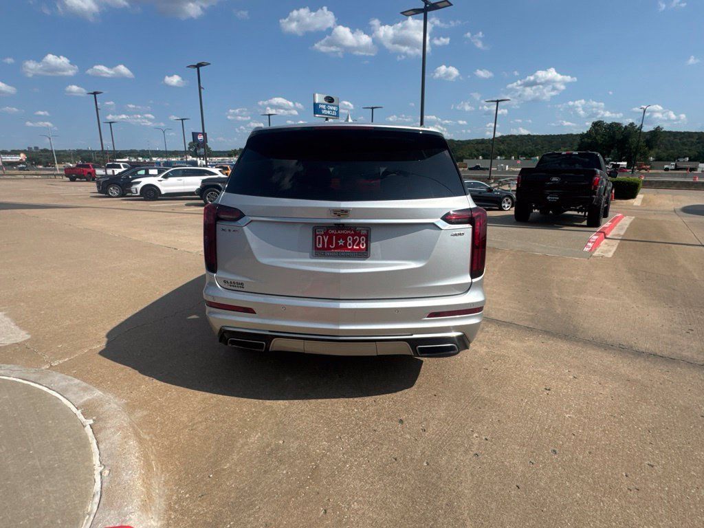 Used 2020 Cadillac XT6 Premium Luxury w/ LPO, Floor Liner Package FWD image 9