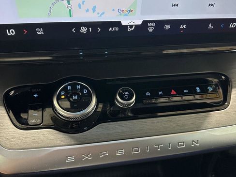 Used 2025 Ford Expedition Max Platinum AWD/4WD image 14