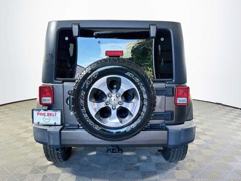 Used 2018 Jeep Wrangler Unlimited Sahara w/ Connectivity Group AWD/4WD image 5