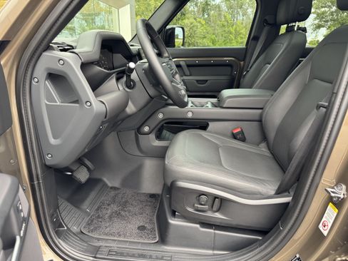 Certified 2025 Land Rover Defender 110 X-Dynamic SE AWD/4WD image 14