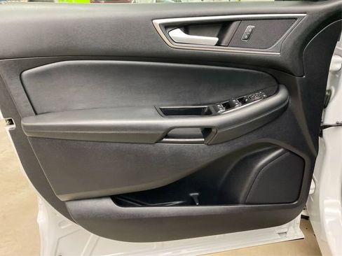 Used 2020 Ford Edge SEL image 25