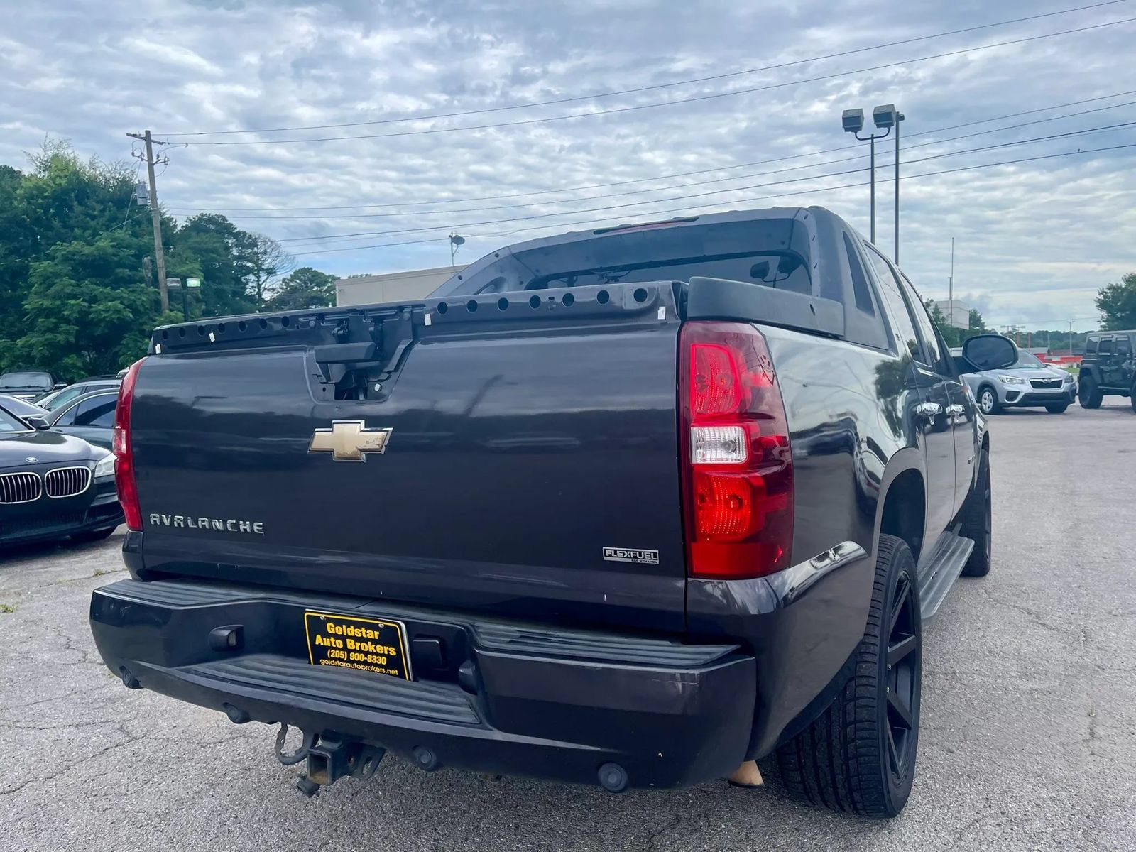 Used 2011 Chevrolet Avalanche LT w/ Texas Edition RWD image 5