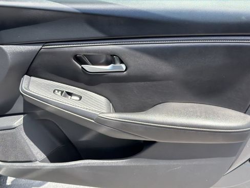 Used 2025 Nissan Sentra SV FWD image 33