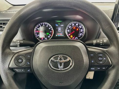 Used 2022 Toyota RAV4 LE AWD/4WD image 12