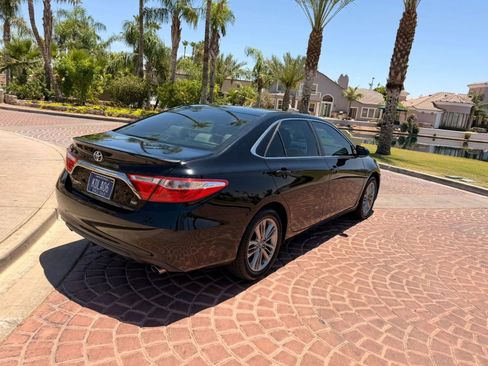 Used 2017 Toyota Camry SE FWD image 2