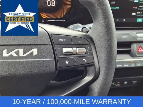 Used 2025 Kia K4 LXS image 16