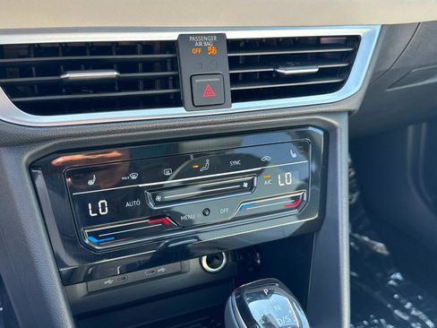 New 2025 Volkswagen Taos SE image 21