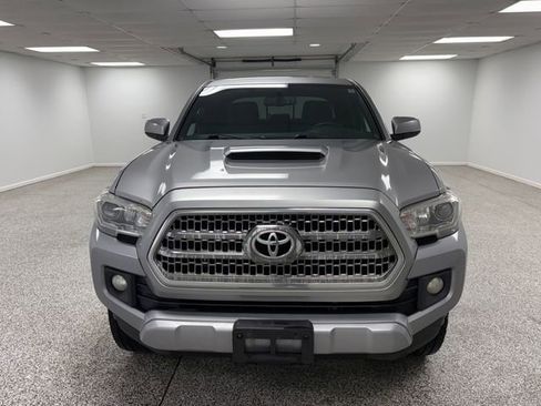 Used 2017 Toyota Tacoma TRD Sport image 2