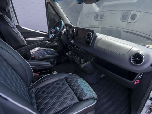 Used 2023 Mercedes-Benz Sprinter 3500 image 19
