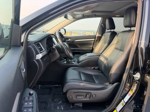 Used 2018 Toyota Highlander XLE AWD/4WD image 10
