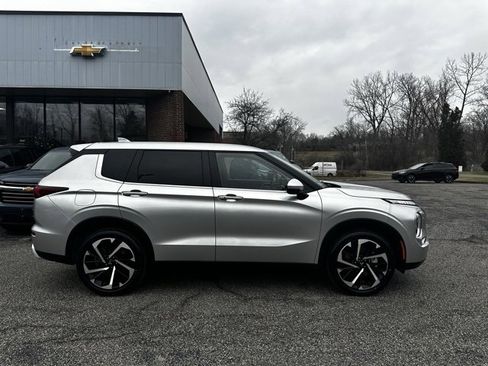 Used 2024 Mitsubishi Outlander SE Black Edition image 2