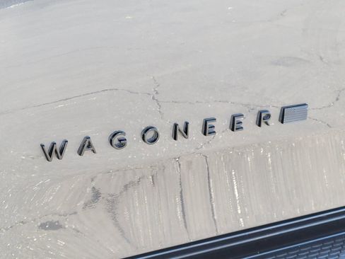 Used 2025 Jeep Wagoneer Series II AWD/4WD image 24