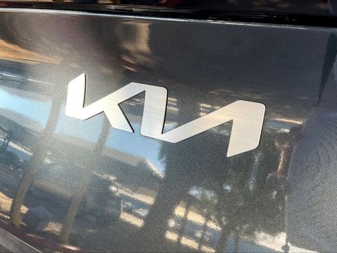 Used 2025 Kia Sportage EX image 28